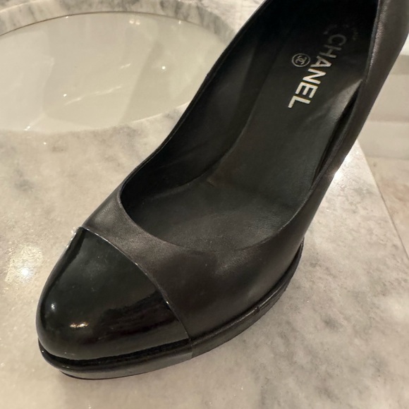 Interlock CC Logo Leather Pumps.Box &Dust Bag. Scuff on the back of 1. See pic 6 - Picture 10 of 14